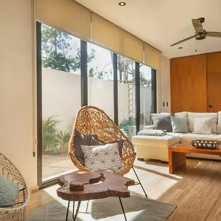 Private Swim Up Pool.Near Beach&Town.60Mb Fiber Apartment